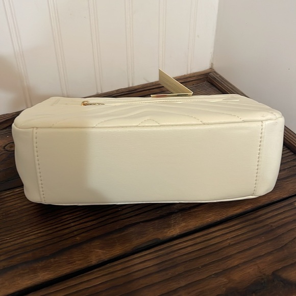 NWT Valentino Orlandi Cream Quilted Shoulder Bag with gold accents & chain strap - Picture 8 of 9